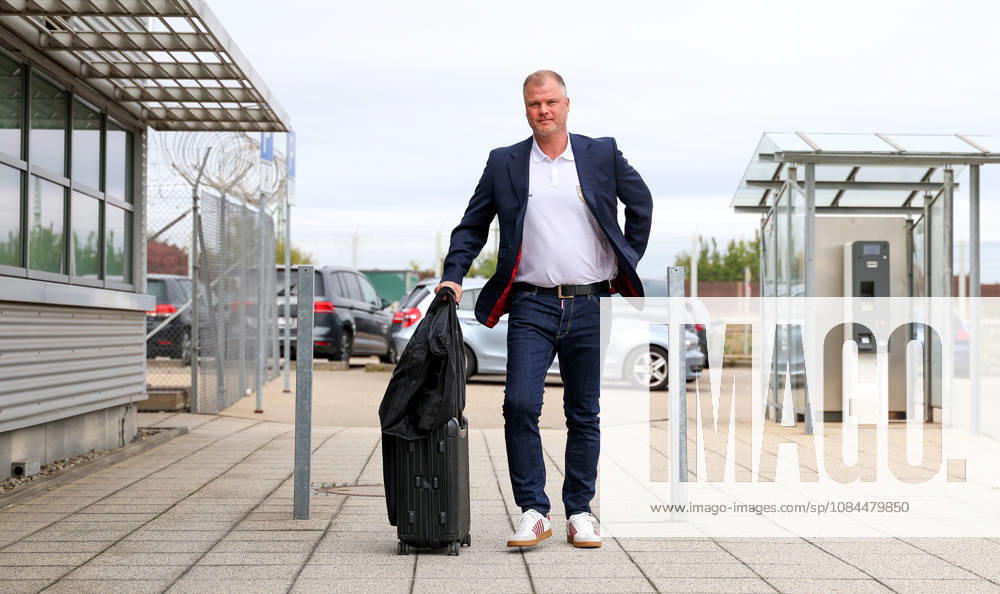 Stuttgart, Fußball UEFA Champions League, Saison 2026-2027, VfB Stuttgart fliegt nach Bratislava, Abflug, Fabian Wohlgemuth