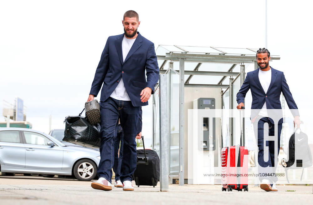Stuttgart, Fußball UEFA Champions League, Saison 2026-2027, VfB Stuttgart fliegt nach Bratislava, Abflug, Jeff Chabot