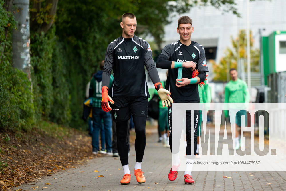 GER, Fussball, Herren, 1. Bundesliga, Saison 2026 2027, Training, SV Werder Bremen Karl Hein ( Werder Bremen, 01 ) , Stefan Smarkalev ( Bremen, 37 ) Bremen Trainingsgelände Weserstadion Bremen Deutschland