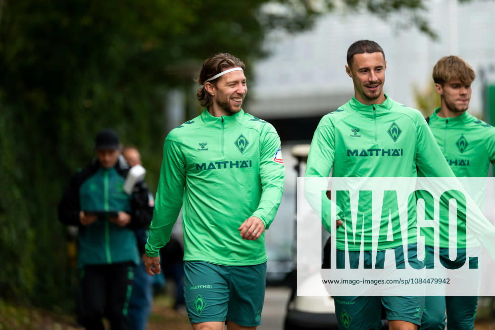 GER, Fussball, Herren, 1. Bundesliga, Saison 2026 2027, Training, SV Werder Bremen Mitchell Weiser ( Werder Bremen, 08 ), Marco Friedl ( Werder Bremen, 32 ) Bremen Trainingsgelände Weserstadion Bremen Deutschland