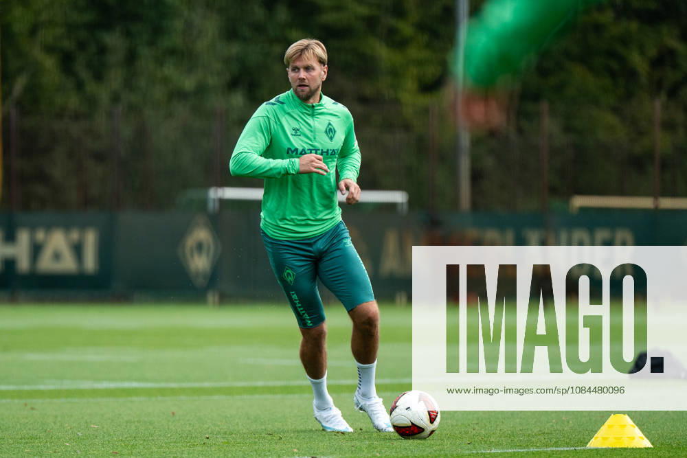 GER, Fussball, Herren, 1. Bundesliga, Saison 2026 2027, Training, SV Werder Bremen Niclas Füllkrug ( Werder Bremen, 10 ) am Ball Bremen Trainingsgelände Weserstadion Bremen Deutschland