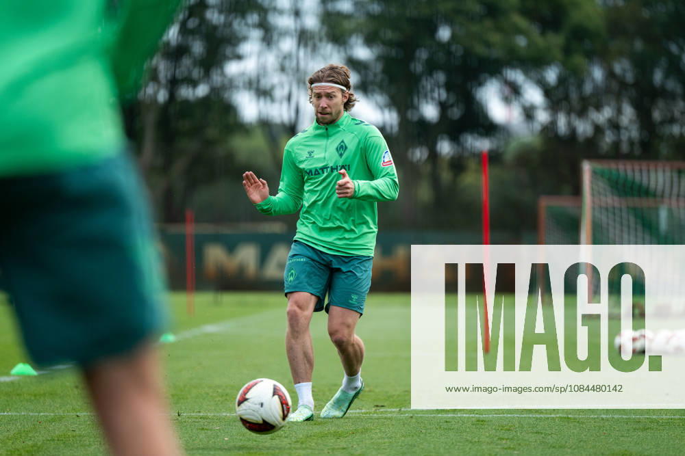 GER, Fussball, Herren, 1. Bundesliga, Saison 2026 2027, Training, SV Werder Bremen Mitchell Weiser ( Werder Bremen, 08 ) am Ball Bremen Trainingsgelände Weserstadion Bremen Deutschland