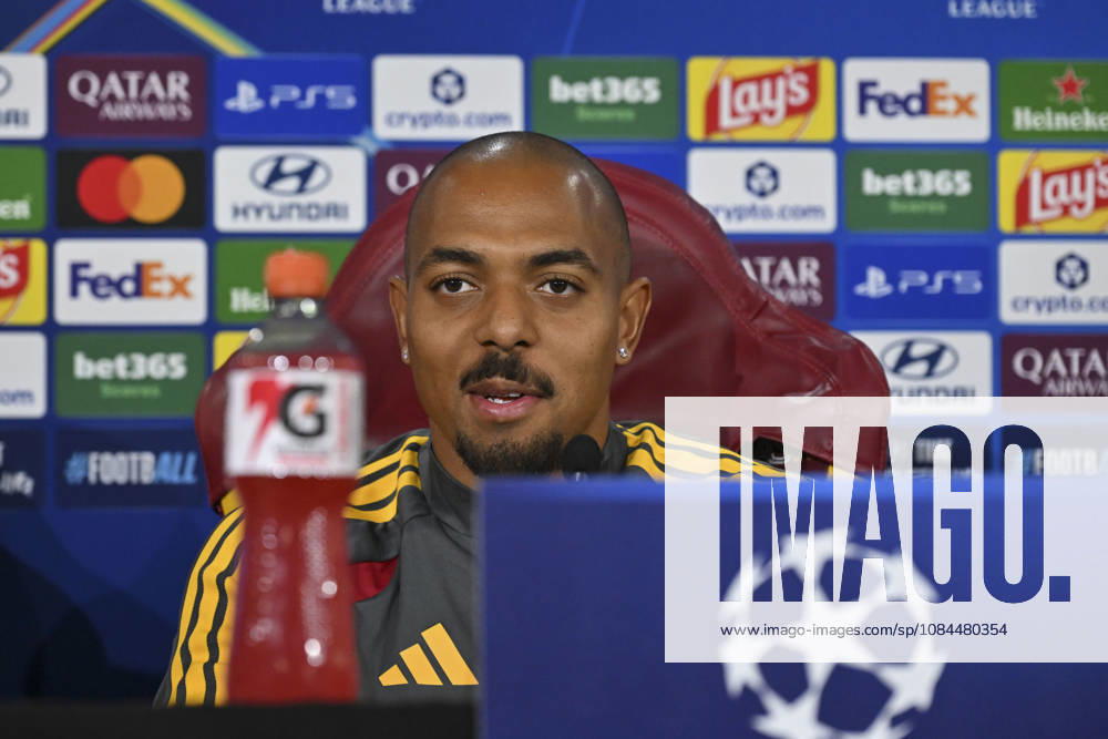 IPA89631934 - Donyell Malen of Roma during the 2026-2027 UEFA Champions League match between AS Roma and Real Madrid, at the press conference, PK, Pressekonferenz and pre-match training session at the Trigoria Training Center on October 13, 2026, in Rome, Rome. during the AS Roma press conference for the UEFA Champions League soccer match in Rome, Italy, on October 13, 2026