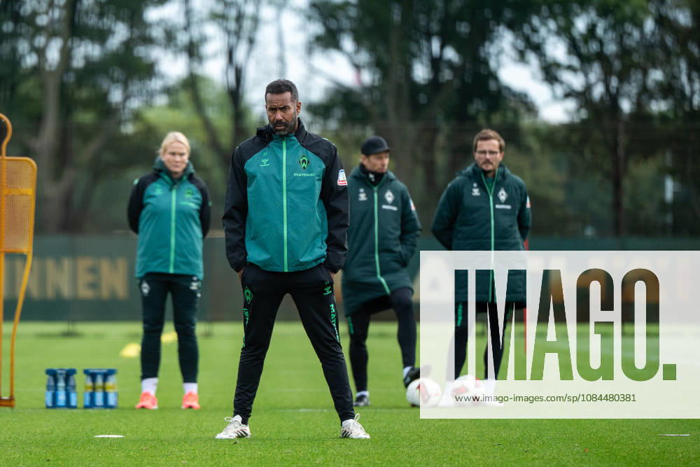 GER, Fussball, Herren, 1. Bundesliga, Saison 2026 2027, Training, SV Werder Bremen Daniel Thioune ( Werder Bremen, Trainer ) und Trainerteam Bremen Trainingsgelände Weserstadion Bremen Deutschland