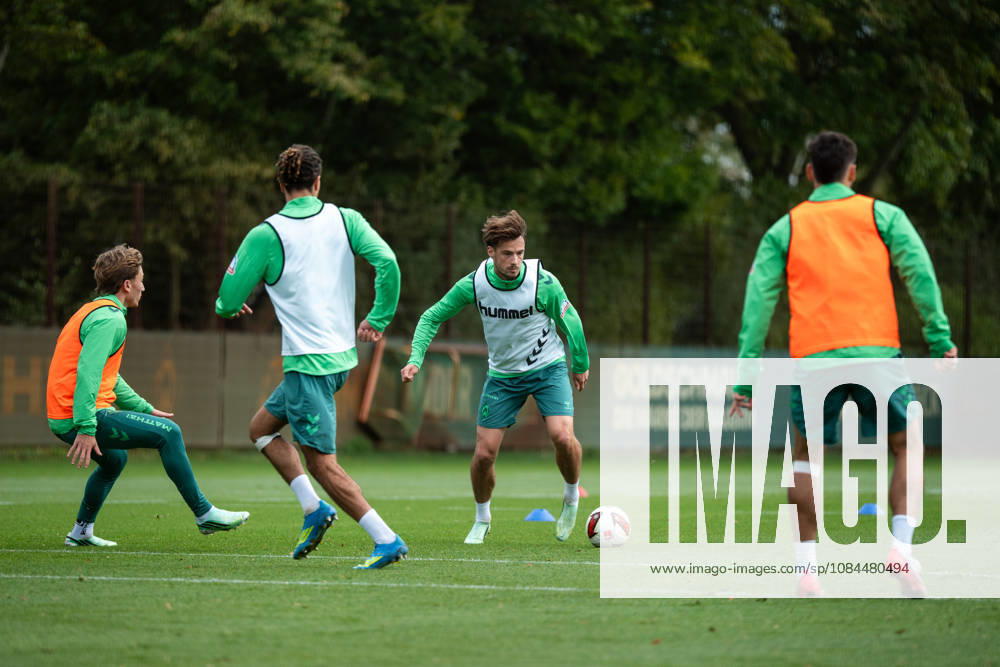 GER, Fussball, Herren, 1. Bundesliga, Saison 2026 2027, Training, SV Werder Bremen Olivier Deman ( Werder Bremen, 02 ) am Ball Bremen Trainingsgelände Weserstadion Bremen Deutschland