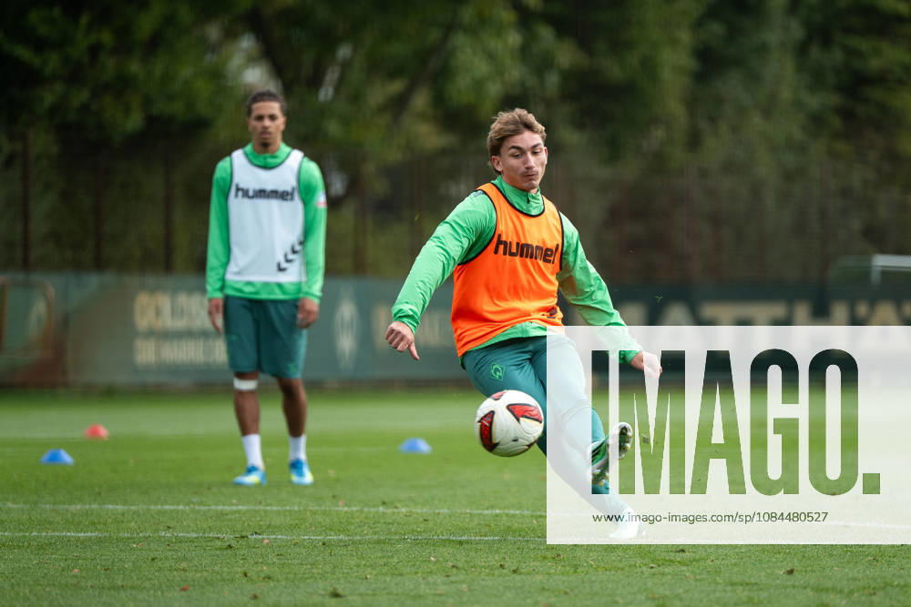 GER, Fussball, Herren, 1. Bundesliga, Saison 2026 2027, Training, SV Werder Bremen Chuki ( Werder Bremen, 20 ) am Ball Bremen Trainingsgelände Weserstadion Bremen Deutschland