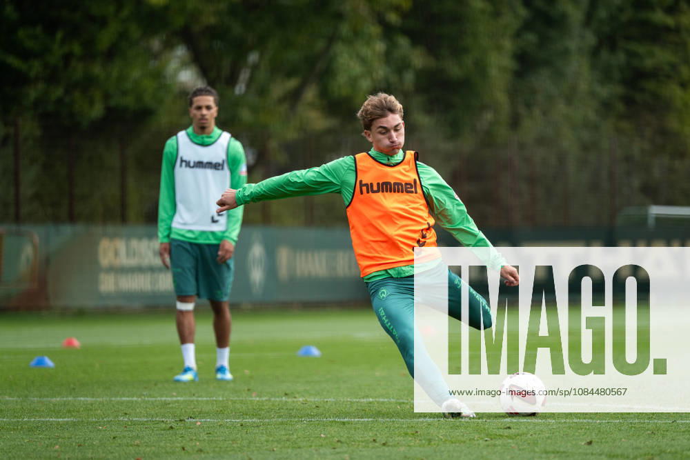 GER, Fussball, Herren, 1. Bundesliga, Saison 2026 2027, Training, SV Werder Bremen Chuki ( Werder Bremen, 20 ) am Ball Bremen Trainingsgelände Weserstadion Bremen Deutschland