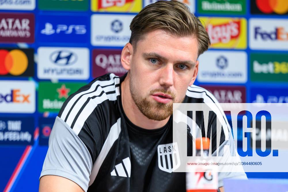 SOCCER - UEFA CL, LASK vs Liverpool LINZ,AUSTRIA,13.OCT.26 - SOCCER - UEFA Champions League, Linzer ASK vs Liverpool FC, preview, press conference, PK, Pressekonferenz LASK. Image shows Kasper Joergensen (LASK). GEPAxpictures xChristianxMoser