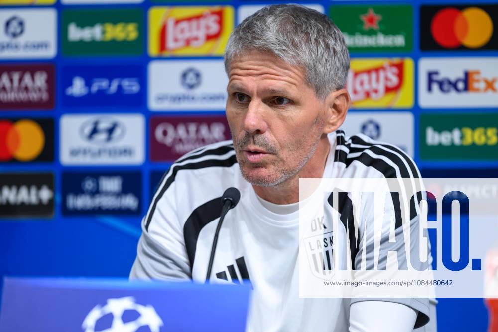 SOCCER - UEFA CL, LASK vs Liverpool LINZ,AUSTRIA,13.OCT.26 - SOCCER - UEFA Champions League, Linzer ASK vs Liverpool FC, preview, press conference, PK, Pressekonferenz LASK. Image shows head coach Dietmar Kuehbauer (LASK). GEPAxpictures xChristianxMoser