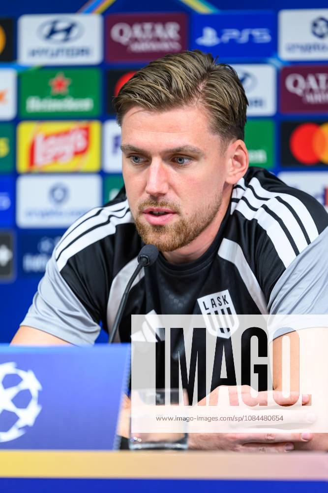 SOCCER - UEFA CL, LASK vs Liverpool LINZ,AUSTRIA,13.OCT.26 - SOCCER - UEFA Champions League, Linzer ASK vs Liverpool FC, preview, press conference, PK, Pressekonferenz LASK. Image shows Kasper Joergensen (LASK). GEPAxpictures xChristianxMoser