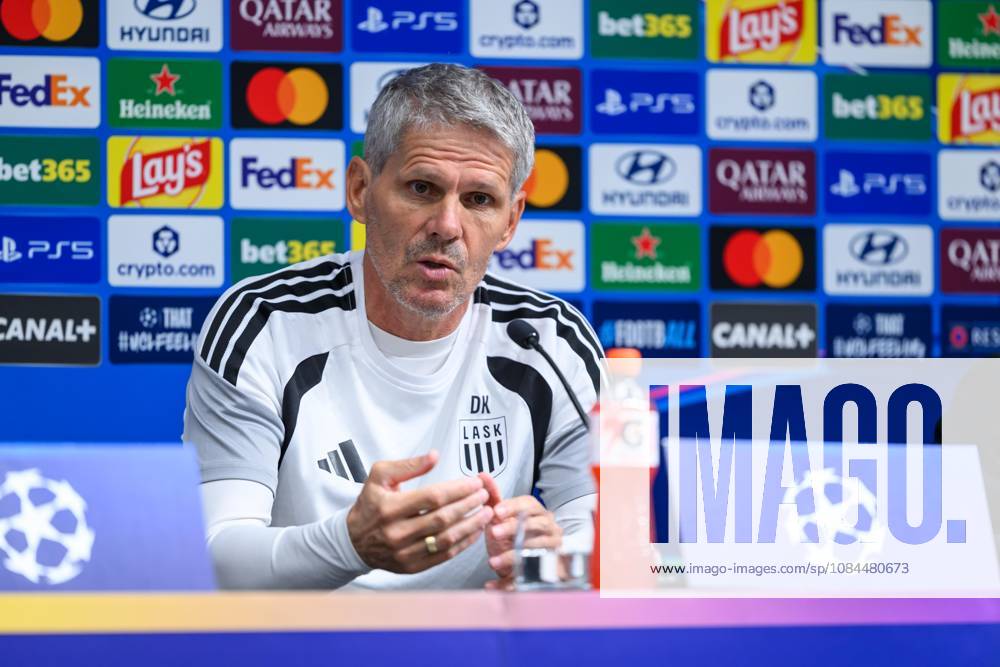 SOCCER - UEFA CL, LASK vs Liverpool LINZ,AUSTRIA,13.OCT.26 - SOCCER - UEFA Champions League, Linzer ASK vs Liverpool FC, preview, press conference, PK, Pressekonferenz LASK. Image shows head coach Dietmar Kuehbauer (LASK). GEPAxpictures xChristianxMoser