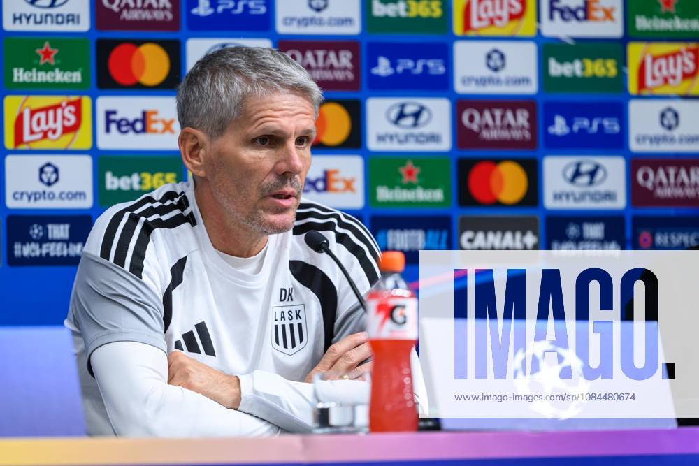 SOCCER - UEFA CL, LASK vs Liverpool LINZ,AUSTRIA,13.OCT.26 - SOCCER - UEFA Champions League, Linzer ASK vs Liverpool FC, preview, press conference, PK, Pressekonferenz LASK. Image shows head coach Dietmar Kuehbauer (LASK). GEPAxpictures xChristianxMoser