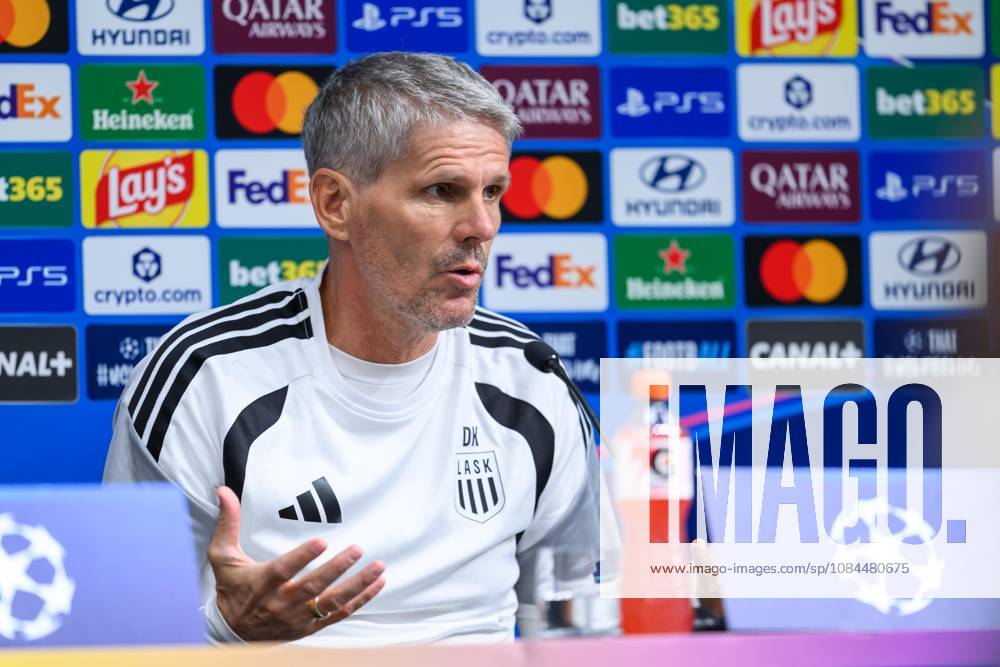 SOCCER - UEFA CL, LASK vs Liverpool LINZ,AUSTRIA,13.OCT.26 - SOCCER - UEFA Champions League, Linzer ASK vs Liverpool FC, preview, press conference, PK, Pressekonferenz LASK. Image shows head coach Dietmar Kuehbauer (LASK). GEPAxpictures xChristianxMoser