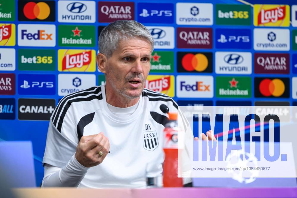 SOCCER - UEFA CL, LASK vs Liverpool LINZ,AUSTRIA,13.OCT.26 - SOCCER - UEFA Champions League, Linzer ASK vs Liverpool FC, preview, press conference, PK, Pressekonferenz LASK. Image shows head coach Dietmar Kuehbauer (LASK). GEPAxpictures xChristianxMoser