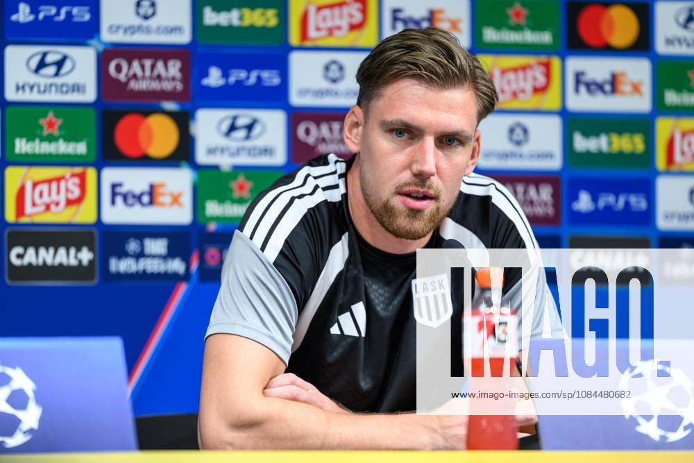 SOCCER - UEFA CL, LASK vs Liverpool LINZ,AUSTRIA,13.OCT.26 - SOCCER - UEFA Champions League, Linzer ASK vs Liverpool FC, preview, press conference, PK, Pressekonferenz LASK. Image shows Kasper Joergensen (LASK). GEPAxpictures xChristianxMoser