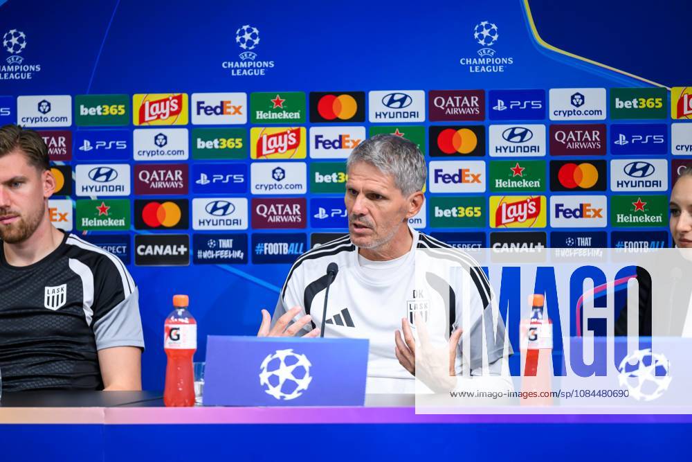 SOCCER - UEFA CL, LASK vs Liverpool LINZ,AUSTRIA,13.OCT.26 - SOCCER - UEFA Champions League, Linzer ASK vs Liverpool FC, preview, press conference, PK, Pressekonferenz LASK. Image shows head coach Dietmar Kuehbauer (LASK). GEPAxpictures xChristianxMoser