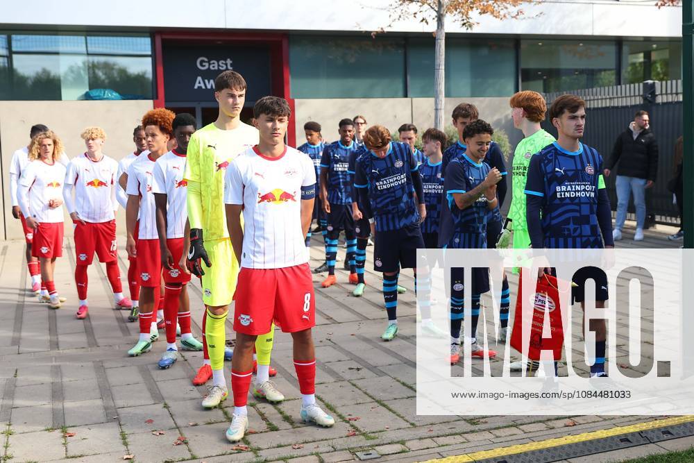 RB Leipzig U19 - PSV Eindhoven U19 UEFA Youth League Leipzig, 13.10.2026, Trainingszentrum am Cottaweg, Fußball, Saison 2026 2027, U19 Junioren, UEFA Youth League, 2. Spieltag , RB Leipzig U19 - PSV Eindhoven U19 , Im Bild: Einlaufen der Mannschaften , Nur für journalistische Zwecke! For editorial use only! , UEFA regulations prohibit any use of photographs as image sequences and or quasi-video. ,