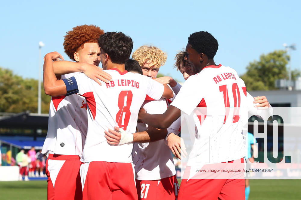RB Leipzig U19 - PSV Eindhoven U19 UEFA Youth League Leipzig, 13.10.2026, Trainingszentrum am Cottaweg, Fußball, Saison 2026 2027, U19 Junioren, UEFA Youth League, 2. Spieltag , RB Leipzig U19 - PSV Eindhoven U19 , Im Bild: Tor für RB Leipzig, Torjubel nach dem 1:0, Torschütze Din Klapija (21, RB) , Nur für journalistische Zwecke! For editorial use only! , UEFA regulations prohibit any use of photographs as image sequences and or quasi-video. ,