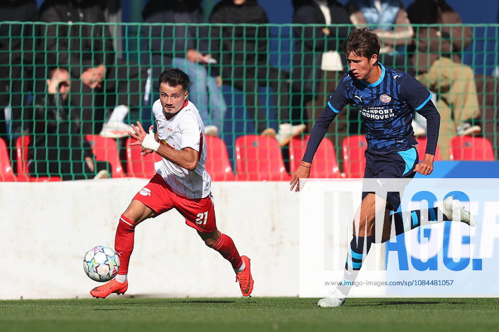 RB Leipzig U19 - PSV Eindhoven U19 UEFA Youth League Leipzig, 13.10.2026, Trainingszentrum am Cottaweg, Fußball, Saison 2026 2027, U19 Junioren, UEFA Youth League, 2. Spieltag , RB Leipzig U19 - PSV Eindhoven U19 , Im Bild: Din Klapija (21, RB) und Brent Jonkers (3 , Eindhoven) , Nur für journalistische Zwecke! For editorial use only! , UEFA regulations prohibit any use of photographs as image sequences and or quasi-video. ,