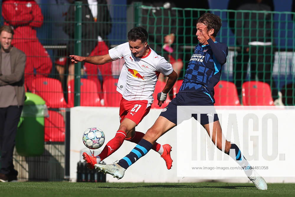 RB Leipzig U19 - PSV Eindhoven U19 UEFA Youth League Leipzig, 13.10.2026, Trainingszentrum am Cottaweg, Fußball, Saison 2026 2027, U19 Junioren, UEFA Youth League, 2. Spieltag , RB Leipzig U19 - PSV Eindhoven U19 , Im Bild: Din Klapija (21, RB) und Brent Jonkers (3 , Eindhoven) , Nur für journalistische Zwecke! For editorial use only! , UEFA regulations prohibit any use of photographs as image sequences and or quasi-video. ,