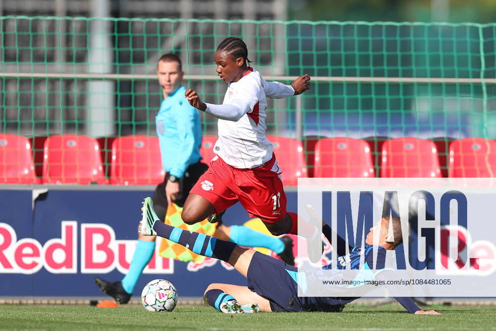 RB Leipzig U19 - PSV Eindhoven U19 UEFA Youth League Leipzig, 13.10.2026, Trainingszentrum am Cottaweg, Fußball, Saison 2026 2027, U19 Junioren, UEFA Youth League, 2. Spieltag , RB Leipzig U19 - PSV Eindhoven U19 , Im Bild v.l.: Dilane Yarsekou (11, RB) und Dyran Stam (5 , Eindhoven) , Nur für journalistische Zwecke! For editorial use only! , UEFA regulations prohibit any use of photographs as image sequences and or quasi-video. ,