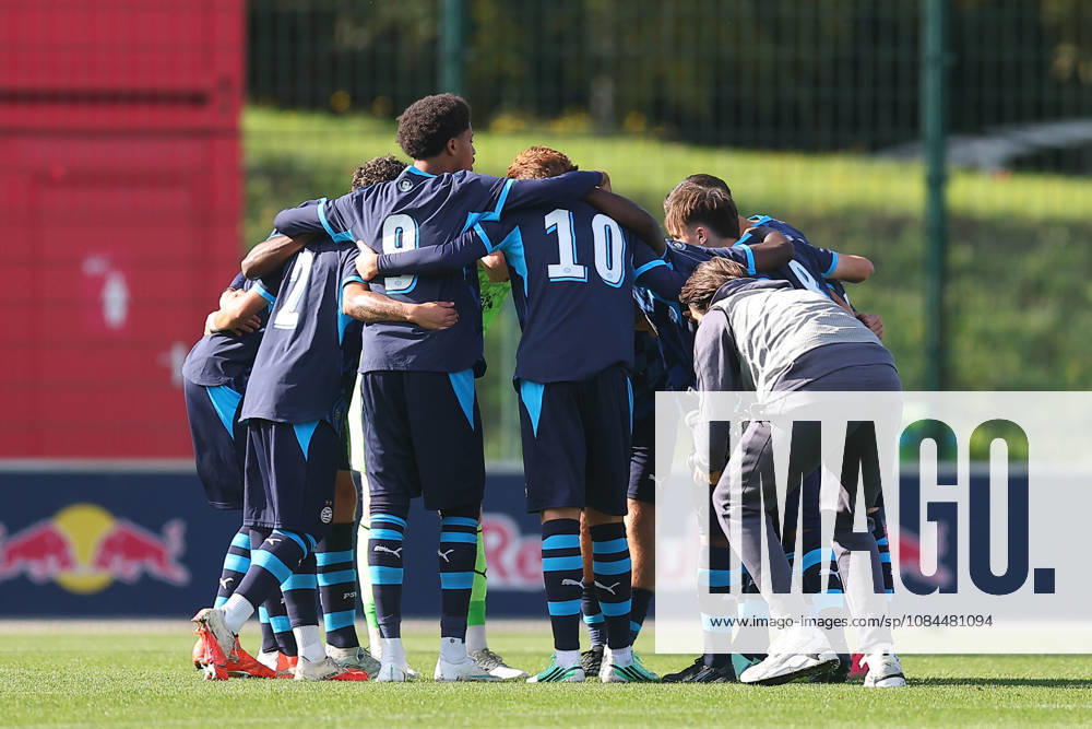 RB Leipzig U19 - PSV Eindhoven U19 UEFA Youth League Leipzig, 13.10.2026, Trainingszentrum am Cottaweg, Fußball, Saison 2026 2027, U19 Junioren, UEFA Youth League, 2. Spieltag , RB Leipzig U19 - PSV Eindhoven U19 , Im Bild: Teamkreis Eindhoven , Nur für journalistische Zwecke! For editorial use only! , UEFA regulations prohibit any use of photographs as image sequences and or quasi-video. ,
