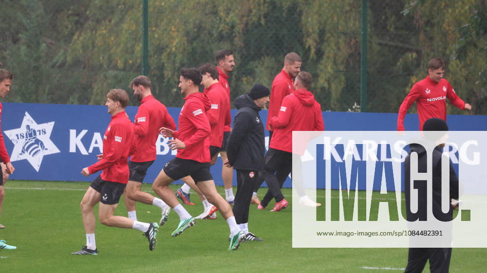 Fussball 2.Bundesliga, 1.FC Kaiserslautern - Training v.l. Torsten Lieberknecht Trainer (1.FC Kaiserslautern) Kaiserslautern