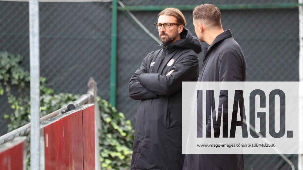 Fussball 2.Bundesliga, 1.FC Kaiserslautern - Training v.l. Thomas Hengen Geschäftsführer Geschaeftsfuehrer (1.FC Kaiserslautern) Marcel Klos Sportdirektor (1.FC Kaiserslautern) Kaiserslautern