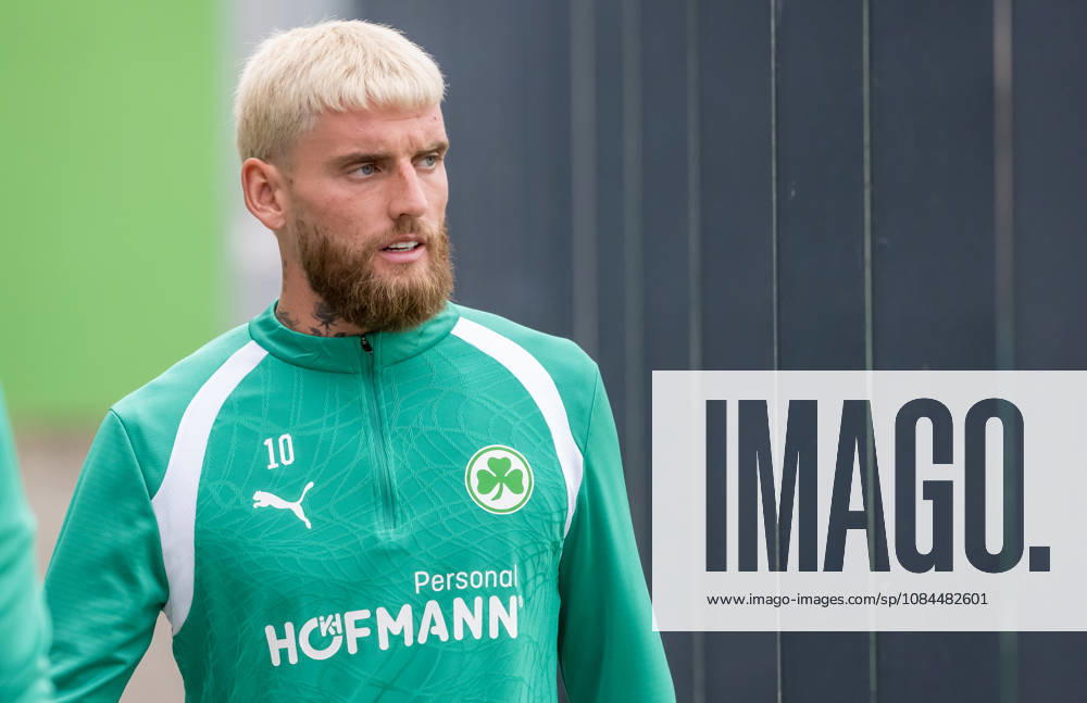Fussball - 2. Bundesliga - Saison 2026 2027 - SpVgg Greuther Fürth Fuerth ( Kleeblatt ) - Training - - - Ole Pohlmann (10, SpVgg Greuther Fürth )