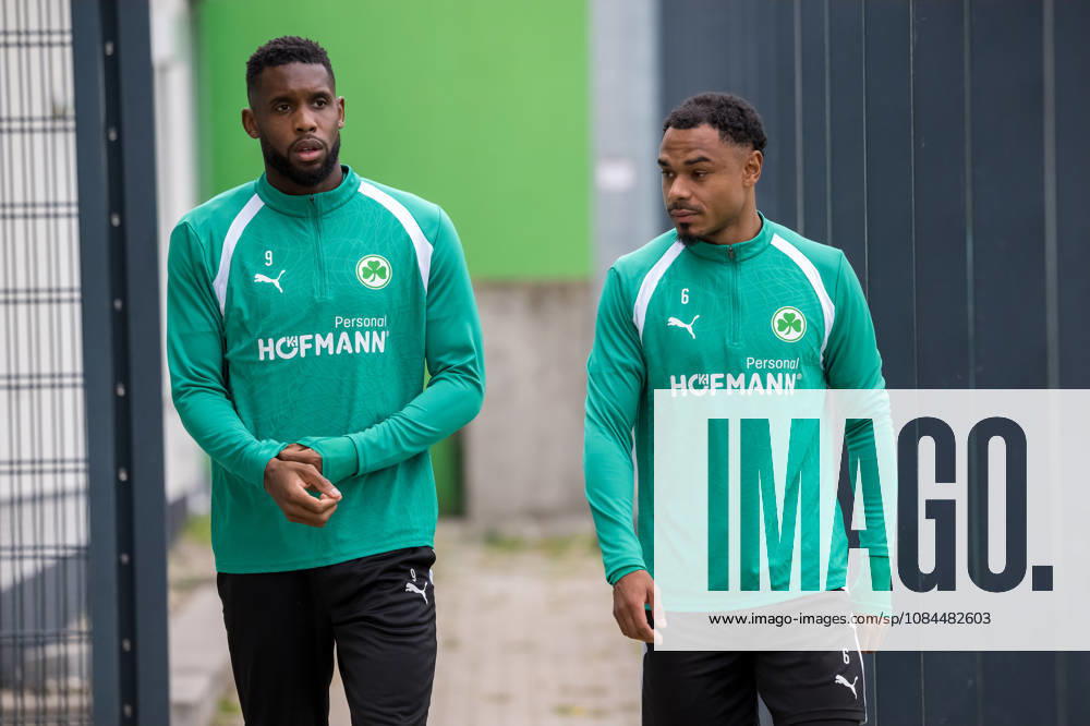 Fussball - 2. Bundesliga - Saison 2026 2027 - SpVgg Greuther Fürth Fuerth ( Kleeblatt ) - Training - - - Jordan Pefok Siebatcheu (9, SpVgg Greuther Fürth ) Sacha Banse Bansé (6, SpVgg Greuther Fürth )