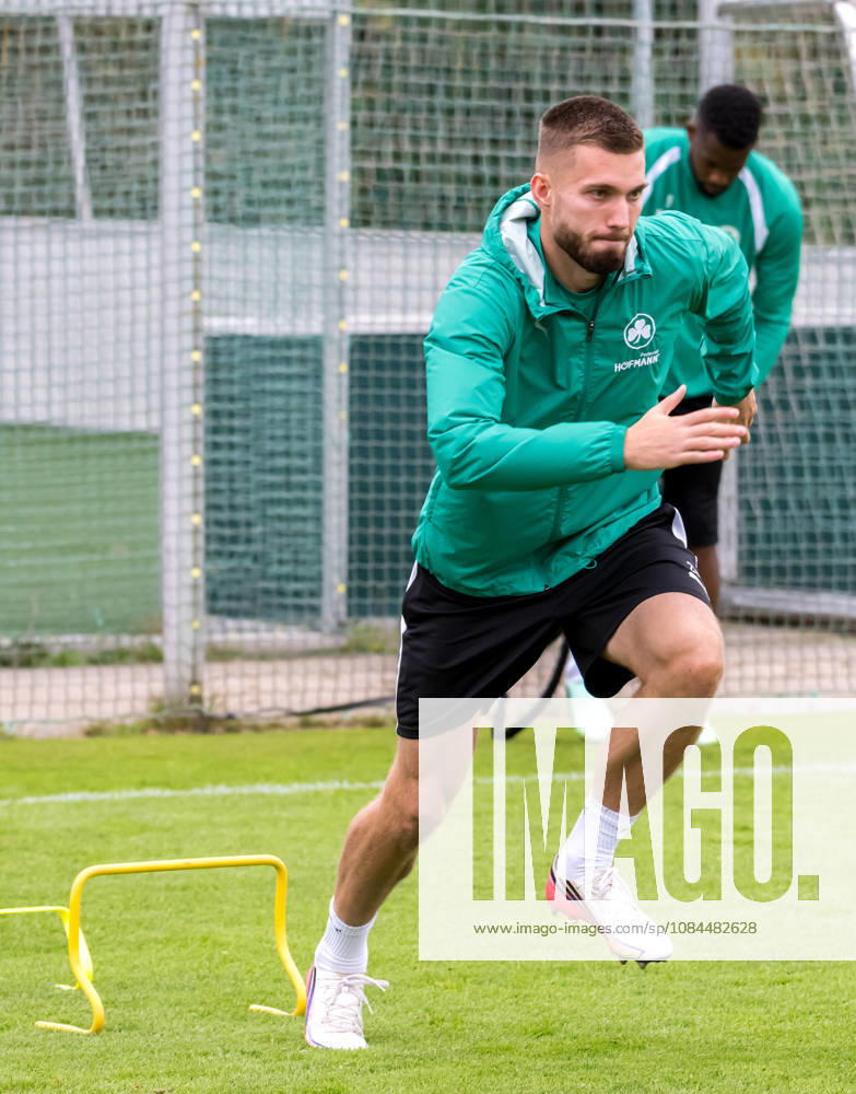 Fussball - 2. Bundesliga - Saison 2026 2027 - SpVgg Greuther Fürth Fuerth ( Kleeblatt ) - Training - - - Doni Edon Arifi (28, SpVgg Greuther Fürth )