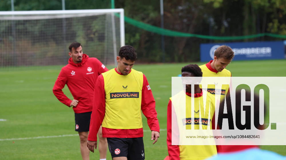 Fussball 2.Bundesliga, 1.FC Kaiserslautern - Training v.l. Mergim Berisha (1.FC Kaiserslautern) Ivan Prtajin (1.FC Kaiserslautern) Ibrahim Kanate (1.FC Kaiserslautern) Kaiserslautern