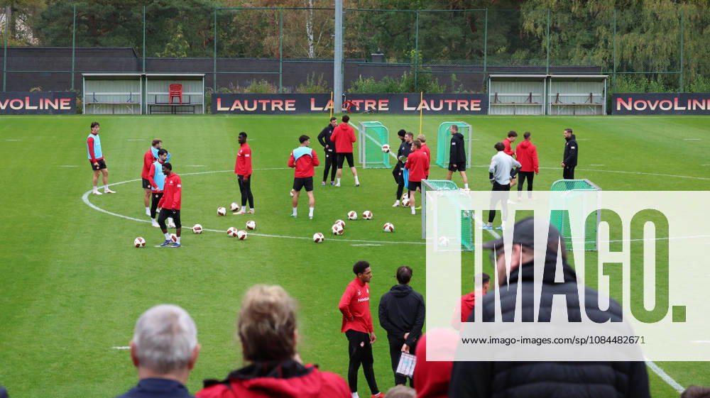 Fussball 2.Bundesliga, 1.FC Kaiserslautern - Training v.l. Symbolfoto, Symbolbild, Symbol Stadion, symbolic photo, symbolic image, symbolic stadium Kaiserslautern
