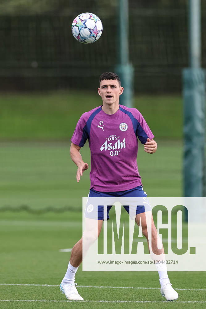 UEFA Champions League press conference, PK, Pressekonferenz and open training Matchday 2 of 8 Manchester City v Paris Saint-Germain Phil Foden of Manchester City in the training session during the UEFA Champions League press conference and open training Matchday 2 of 8 Manchester City vs Paris Saint-Germain at City Football Academy, Manchester, United Kingdom on 13 October 2026 (Photo by Mark Cosgrove News Images) Manchester City Football Academy Greater Manchester United, ManU Kingdom