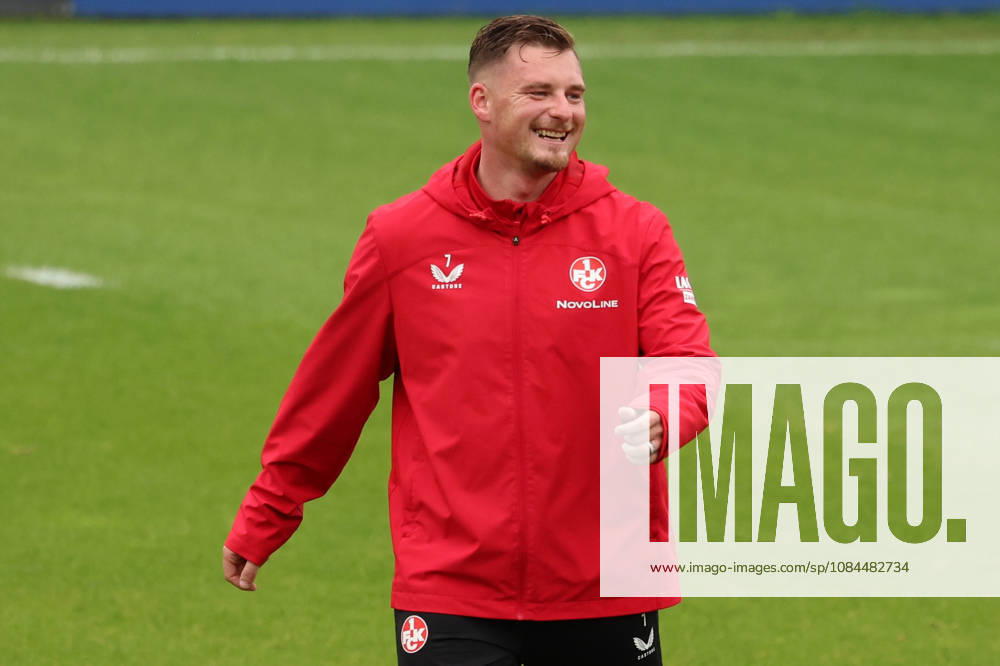 Fussball 2.Bundesliga, 1.FC Kaiserslautern - Training v.l. Marlon Ritter (1.FC Kaiserslautern) lacht, laechelt, positiv, zufrieden, laughs, smiles, positive, satisfied Kaiserslautern