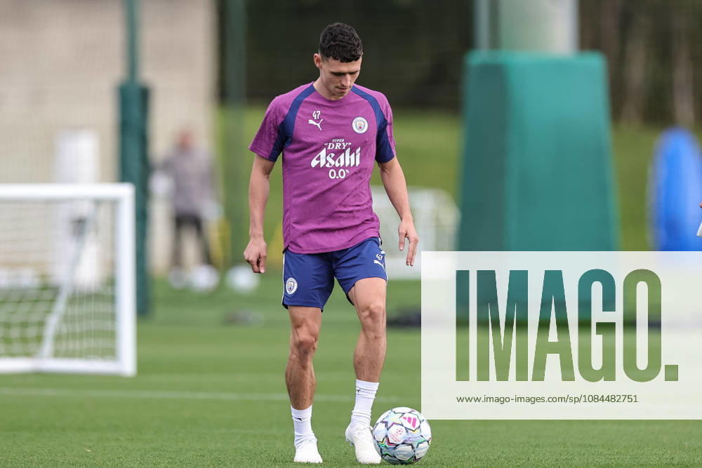 UEFA Champions League press conference, PK, Pressekonferenz and open training Matchday 2 of 8 Manchester City v Paris Saint-Germain Phil Foden of Manchester City in the training session during the UEFA Champions League press conference and open training Matchday 2 of 8 Manchester City vs Paris Saint-Germain at City Football Academy, Manchester, United Kingdom on 13 October 2026 (Photo by Mark Cosgrove News Images) Manchester City Football Academy Greater Manchester United, ManU Kingdom