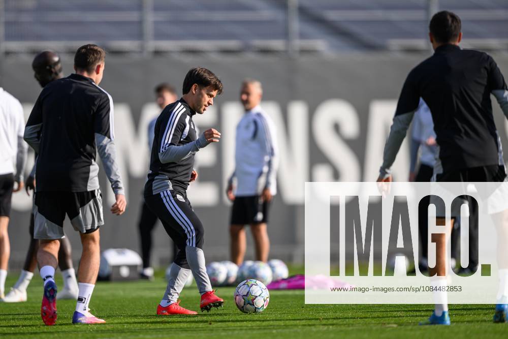 SOCCER - UEFA CL, LASK vs Liverpool LINZ,AUSTRIA,13.OCT.26 - SOCCER - UEFA Champions League, Linzer ASK vs Liverpool FC, preview, training LASK. Image shows Sascha Horvath (LASK). GEPAxpictures xChristianxMoser