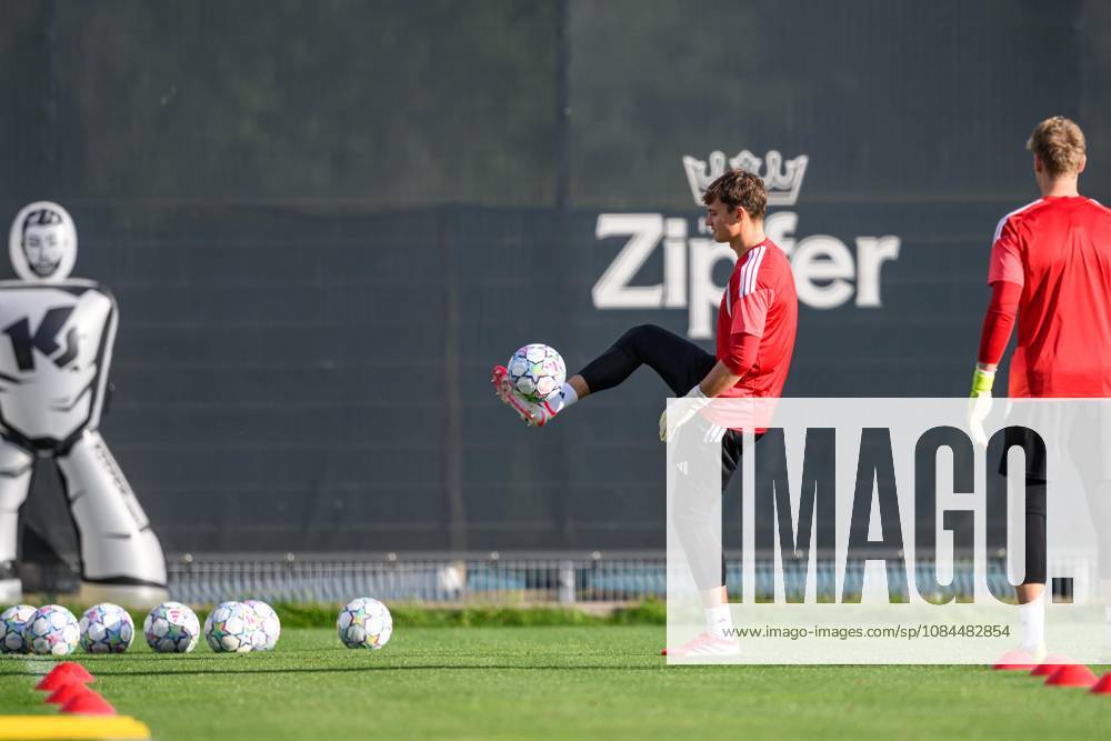 SOCCER - UEFA CL, LASK vs Liverpool LINZ,AUSTRIA,13.OCT.26 - SOCCER - UEFA Champions League, Linzer ASK vs Liverpool FC, preview, training LASK. Image shows Lukas Jungwirth (LASK). GEPAxpictures xChristianxMoser