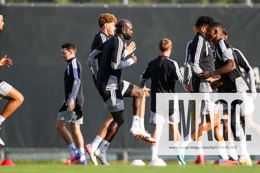 SOCCER - UEFA CL, LASK vs Liverpool LINZ,AUSTRIA,13.OCT.26 - SOCCER - UEFA Champions League, Linzer ASK vs Liverpool FC, preview, training LASK. Image shows Samuel Adeniran (LASK). GEPAxpictures xChristianxMoser