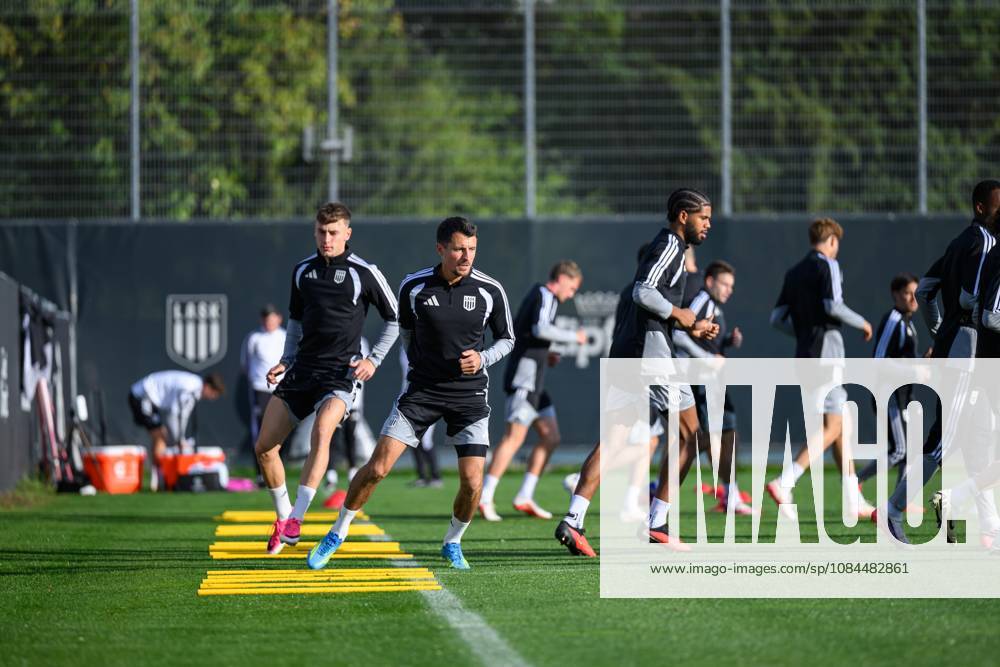 SOCCER - UEFA CL, LASK vs Liverpool LINZ,AUSTRIA,13.OCT.26 - SOCCER - UEFA Champions League, Linzer ASK vs Liverpool FC, preview, training LASK. Image shows Alessandro Schoepf (LASK). GEPAxpictures xChristianxMoser
