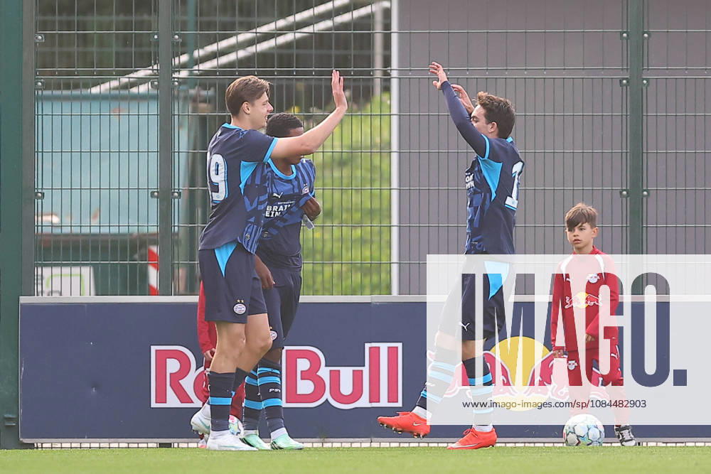 RB Leipzig U19 - PSV Eindhoven U19 UEFA Youth League Leipzig, 13.10.2026, Trainingszentrum am Cottaweg, Fußball, Saison 2026 2027, U19 Junioren, UEFA Youth League, 2. Spieltag , RB Leipzig U19 - PSV Eindhoven U19 1:6 (1:1) , Im Bild: Tor für Eindhoven, Torjubel nach dem 1:5, Torschütze Liam van Nistelrooy (19 , Eindhoven) , Nur für journalistische Zwecke! For editorial use only! , UEFA regulations prohibit any use of photographs as image sequences and or quasi-video. ,
