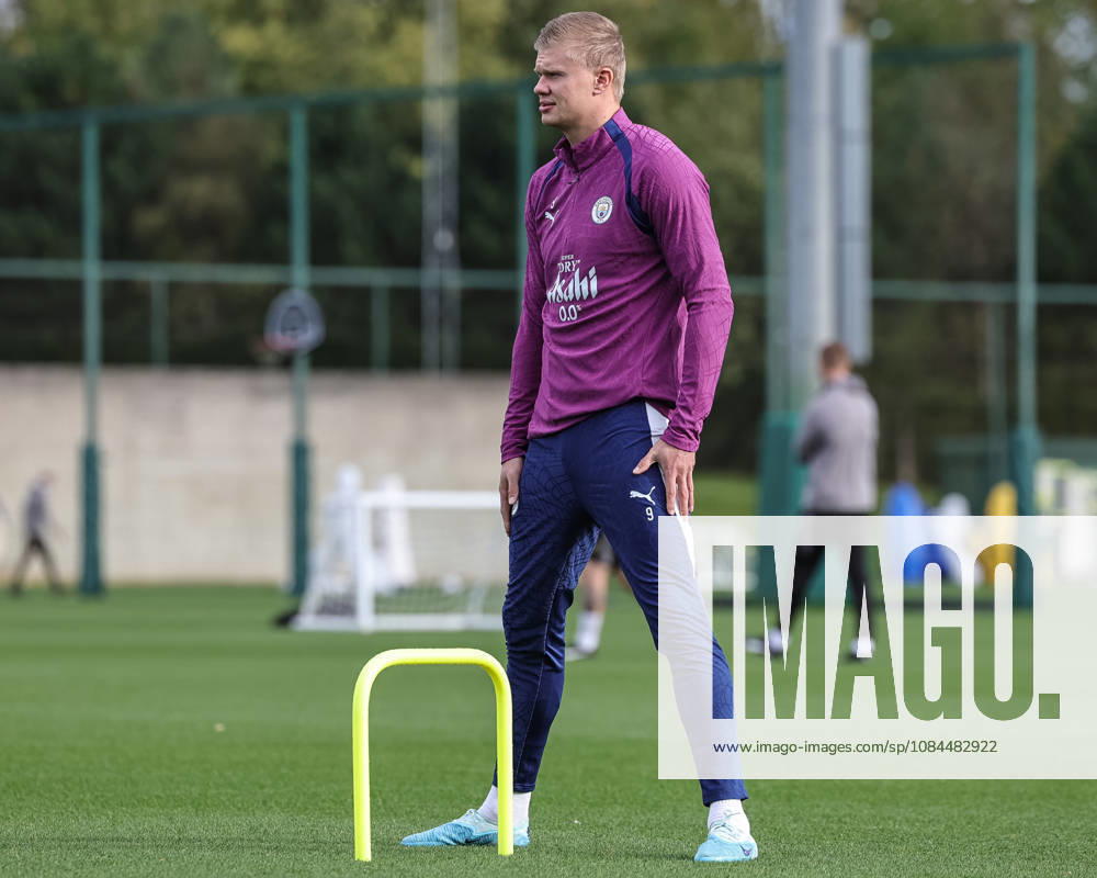 UEFA Champions League press conference, PK, Pressekonferenz and open training Matchday 2 of 8 Manchester City v Paris Saint-Germain Erling Haaland of Manchester City in the training session during the UEFA Champions League press conference and open training Matchday 2 of 8 Manchester City vs Paris Saint-Germain at City Football Academy, Manchester, United Kingdom on 13 October 2026 (Photo by Mark Cosgrove News Images) Manchester City Football Academy Greater Manchester United, ManU Kingdom