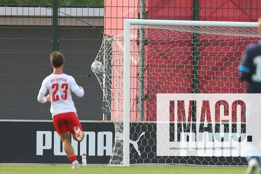 RB Leipzig U19 - PSV Eindhoven U19 UEFA Youth League Leipzig, 13.10.2026, Trainingszentrum am Cottaweg, Fußball, Saison 2026 2027, U19 Junioren, UEFA Youth League, 2. Spieltag , RB Leipzig U19 - PSV Eindhoven U19 1:6 (1:1) , Im Bild: Tor für Eindhoven, Samuel Dumbili (7, Eindhoven) trifft zum 1:4 , Nur für journalistische Zwecke! For editorial use only! , UEFA regulations prohibit any use of photographs as image sequences and or quasi-video. ,