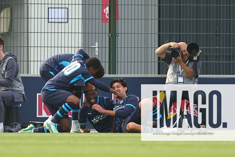 RB Leipzig U19 - PSV Eindhoven U19 UEFA Youth League Leipzig, 13.10.2026, Trainingszentrum am Cottaweg, Fußball, Saison 2026 2027, U19 Junioren, UEFA Youth League, 2. Spieltag , RB Leipzig U19 - PSV Eindhoven U19 1:6 (1:1) , Im Bild: Tor für Eindhoven, Torjubel nach dem 1:4, Torschütze Samuel Dumbili (7, Eindhoven) , Nur für journalistische Zwecke! For editorial use only! , UEFA regulations prohibit any use of photographs as image sequences and or quasi-video. ,
