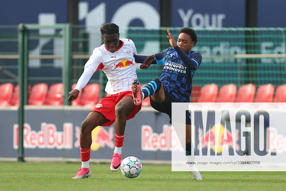 RB Leipzig U19 - PSV Eindhoven U19 UEFA Youth League Leipzig, 13.10.2026, Trainingszentrum am Cottaweg, Fußball, Saison 2026 2027, U19 Junioren, UEFA Youth League, 2. Spieltag , RB Leipzig U19 - PSV Eindhoven U19 1:6 (1:1) , Im Bild v.l.: Warren Ngana (6, RB) und Givenciyo Sabajo (21, Eindhoven , Nur für journalistische Zwecke! For editorial use only! , UEFA regulations prohibit any use of photographs as image sequences and or quasi-video. ,