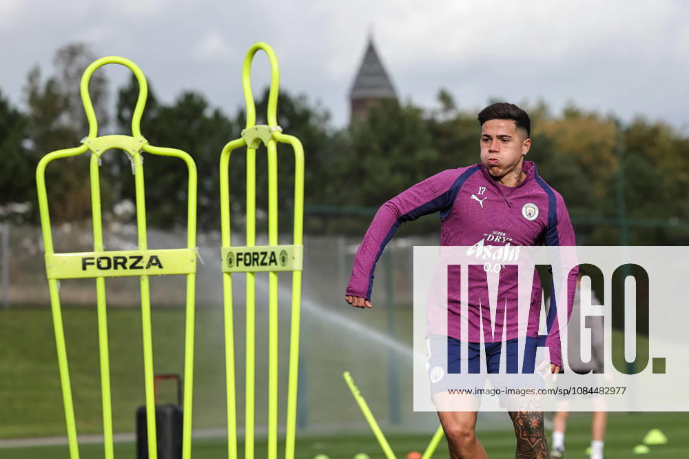 UEFA Champions League press conference, PK, Pressekonferenz and open training Matchday 2 of 8 Manchester City v Paris Saint-Germain Enzo Fernandez of Manchester City in the training session during the UEFA Champions League press conference and open training Matchday 2 of 8 Manchester City vs Paris Saint-Germain at City Football Academy, Manchester, United Kingdom on 13 October 2026 (Photo by Mark Cosgrove News Images) Manchester City Football Academy Greater Manchester United, ManU Kingdom