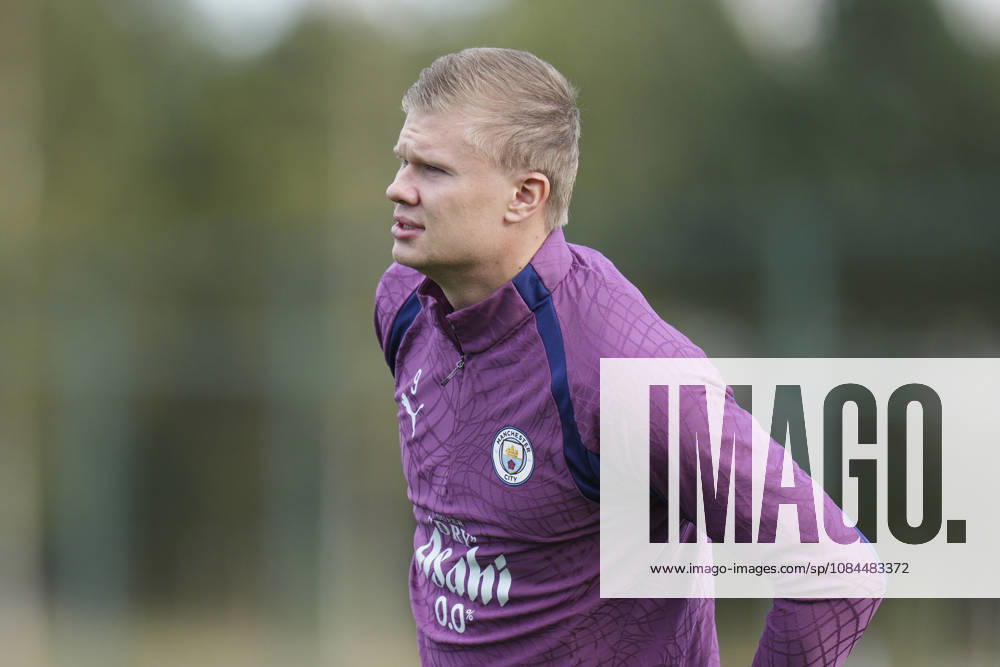 Manchester City Training, Champions League Erling Haaland of Manchester City stretches during the training session ahead of UEFA Champions League matchday 2 vs Paris Saint-Germain, Manchester City at Joie Stadium, Etihad Campus, Manchester, England on 13 October 2026 Credit: Steve Flynn Every Second Media Editorial use only. All images are copyright Every Second Media Limited. No images may be reproduced without prior permission.