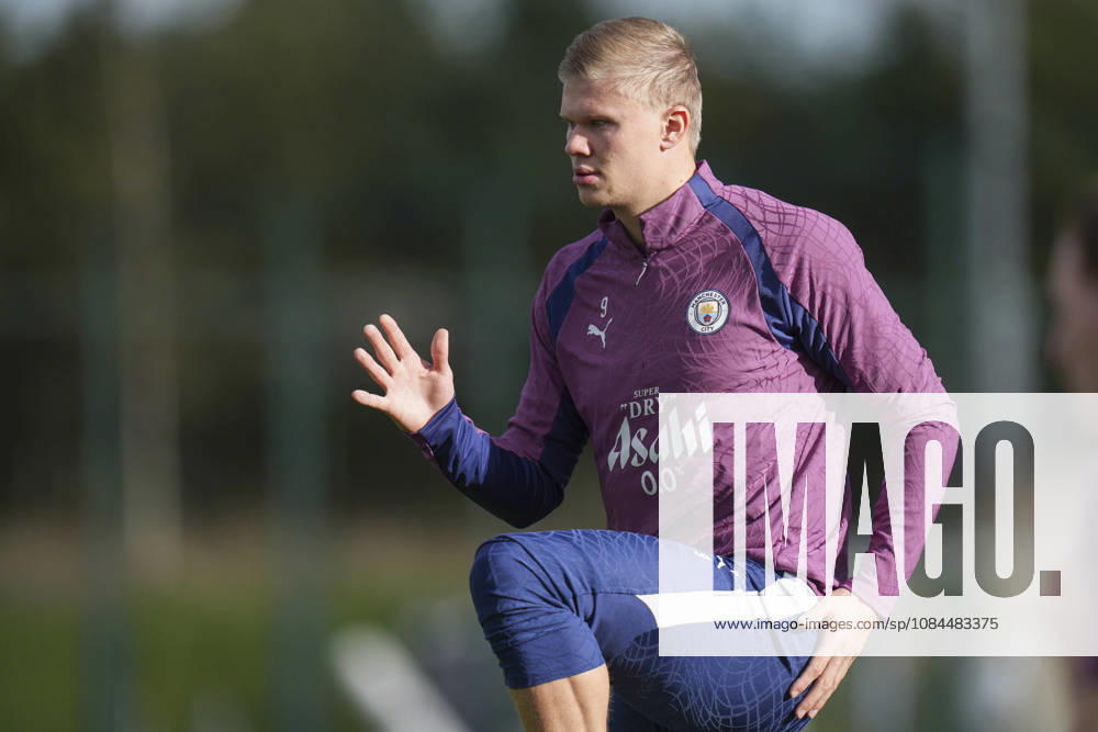 Manchester City Training, Champions League Erling Haaland of Manchester City warms up before during the training session ahead of UEFA Champions League matchday 2 vs Paris Saint-Germain, Manchester City at Joie Stadium, Etihad Campus, Manchester, England on 13 October 2026 Credit: Steve Flynn Every Second Media Editorial use only. All images are copyright Every Second Media Limited. No images may be reproduced without prior permission.