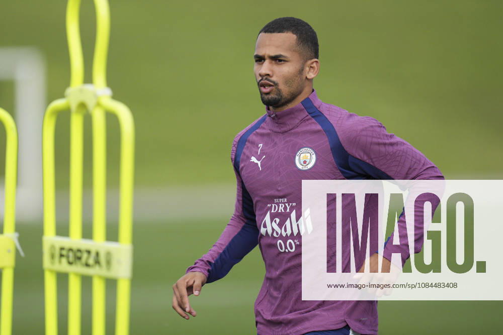 Manchester City Training, Champions League Iliman Ndiaye of Manchester City warms up during the training session ahead of UEFA Champions League matchday 2 vs Paris Saint-Germain, Manchester City at Joie Stadium, Etihad Campus, Manchester, England on 13 October 2026 Credit: Steve Flynn Every Second Media Editorial use only. All images are copyright Every Second Media Limited. No images may be reproduced without prior permission.