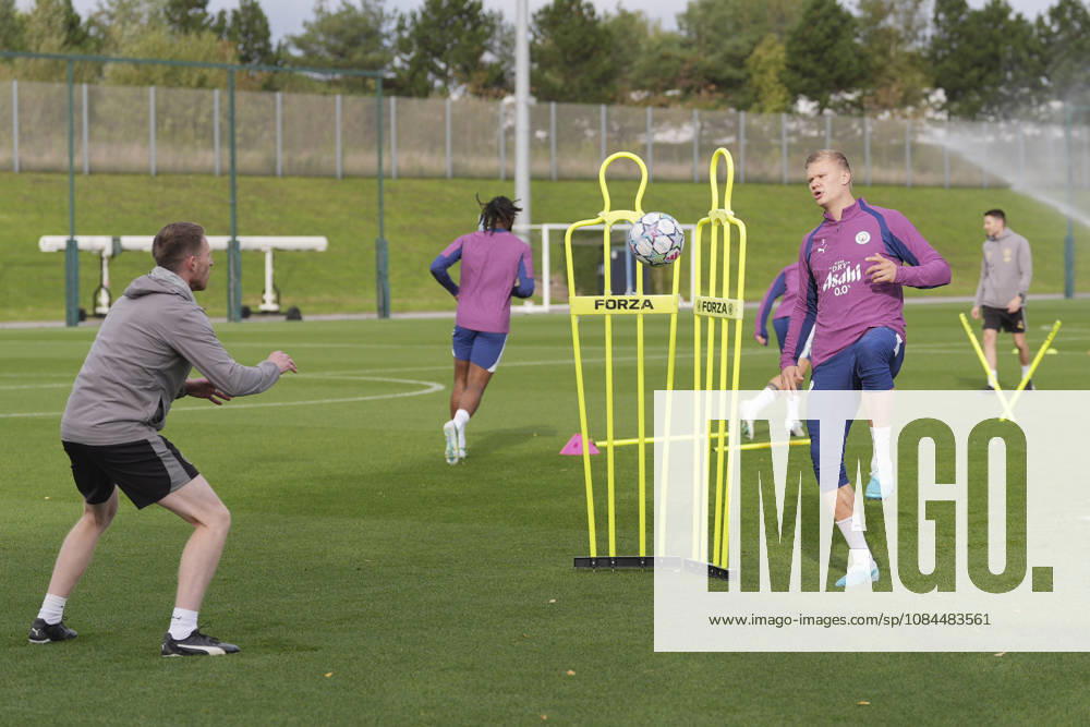 Manchester City Training, Champions League Erling Haaland of Manchester City warms up during the training session ahead of UEFA Champions League matchday 2 vs Paris Saint-Germain, Manchester City at Joie Stadium, Etihad Campus, Manchester, England on 13 October 2026 Credit: Steve Flynn Every Second Media Editorial use only. All images are copyright Every Second Media Limited. No images may be reproduced without prior permission.